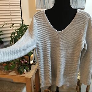 LIZ CLAIBORNE GREY SILVER SPARKLE SUPER SOFT V NECK SWEATER